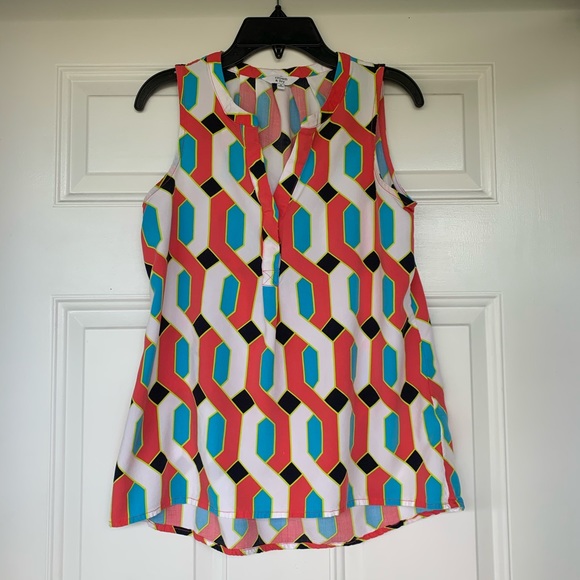 crown & ivy Tops - Crown & Ivy Sleeveless Split Neck Top - size Small